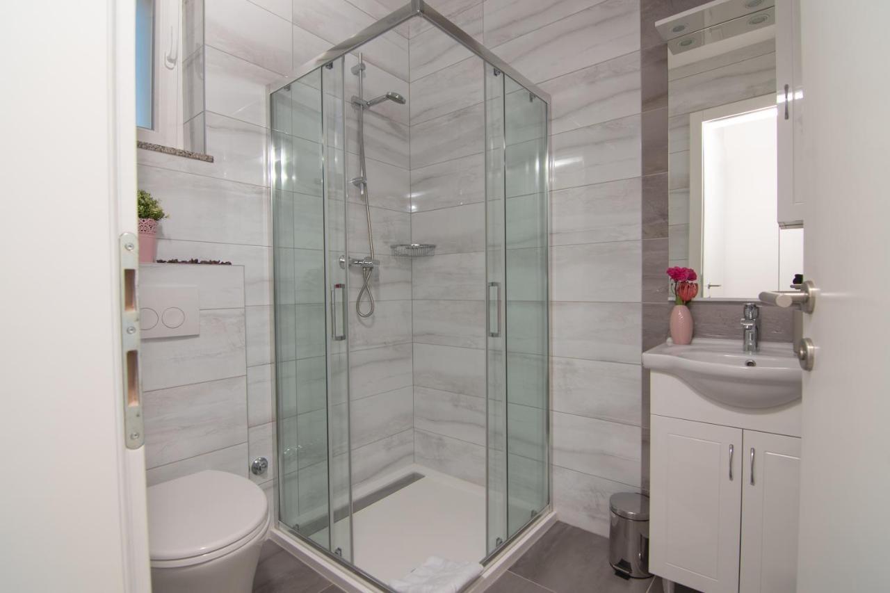 Villas Royal I With Private Pool Novalja Ngoại thất bức ảnh